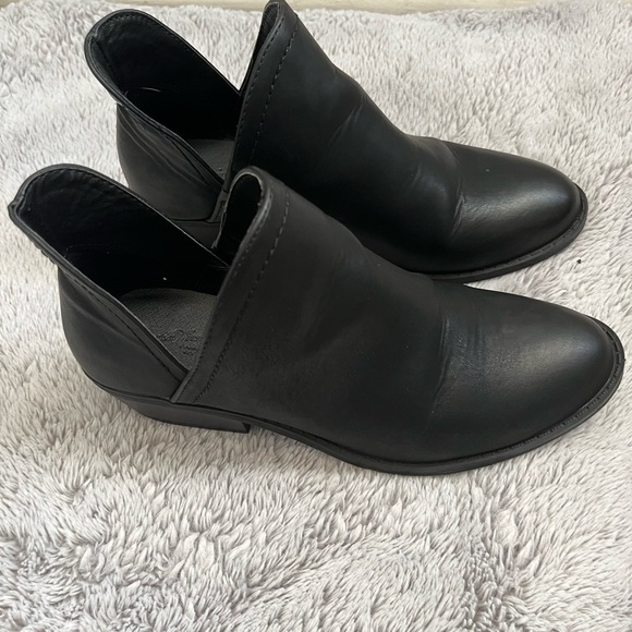 Universal thread black booties - Picture 2 of 10